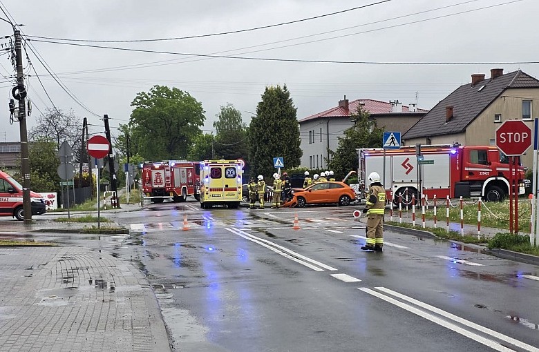 Zderzenie dwóch samochodów osobowych w Kaniowie. Jedna osoba poszkodowana